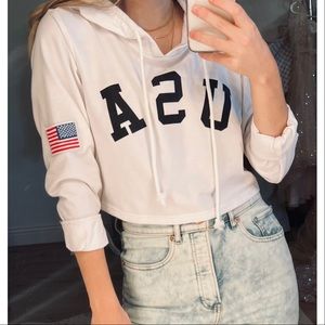 Perfashion USA White Cropped Sweatshirt